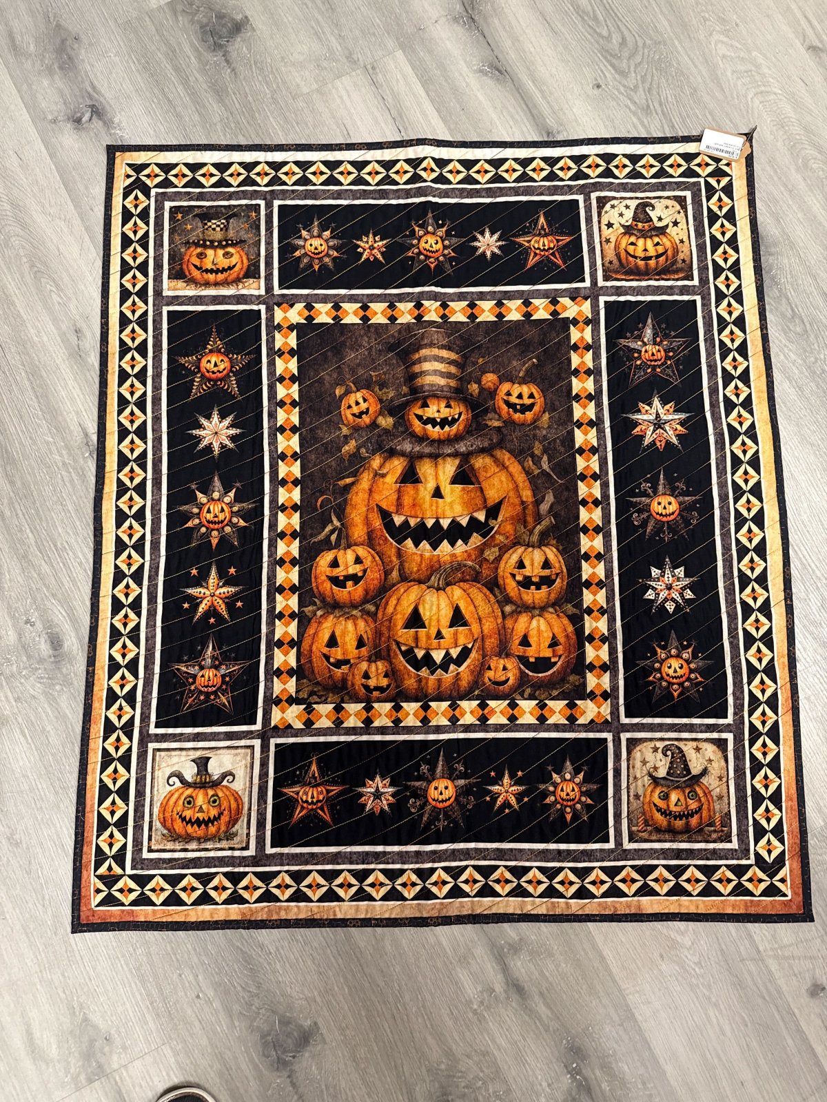 Jack-O-Lantern Wall quilt - Shop Sample